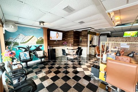 Commercial property in Sarasota, Florida 186.73 sq.m. № 2298576 - photo 8