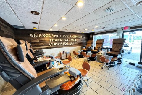 Commercial property in Sarasota, Florida 186.73 sq.m. № 2298576 - photo 11