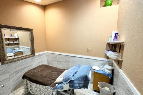 Commercial property in Sarasota, Florida 186.73 sq.m. № 2298576 - photo 18