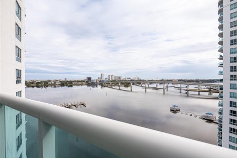 Condo in Daytona Beach, Florida, 2 bedrooms  № 1554856 - photo 27