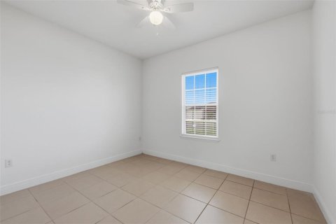 House in Poinciana, Florida 4 bedrooms, 146.6 sq.m. № 2237694 - photo 15