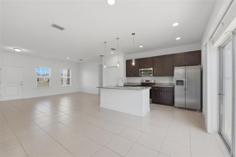House in Poinciana, Florida 4 bedrooms, 146.6 sq.m. № 2237694 - photo 8