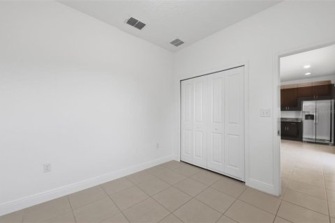 House in Poinciana, Florida 4 bedrooms, 146.6 sq.m. № 2237694 - photo 23