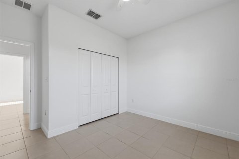House in Poinciana, Florida 4 bedrooms, 146.6 sq.m. № 2237694 - photo 17