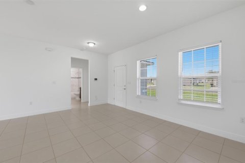 House in Poinciana, Florida 4 bedrooms, 146.6 sq.m. № 2237694 - photo 7