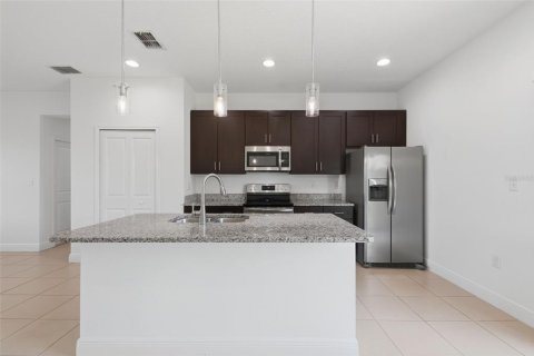 House in Poinciana, Florida 4 bedrooms, 146.6 sq.m. № 2237694 - photo 9