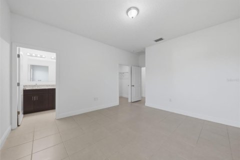 House in Poinciana, Florida 4 bedrooms, 146.6 sq.m. № 2237694 - photo 27