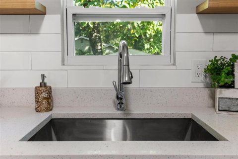 House in Tampa, Florida 2 bedrooms, 86.58 sq.m. № 2230437 - photo 10