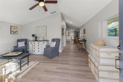House in Tampa, Florida 2 bedrooms, 86.58 sq.m. № 2230437 - photo 2
