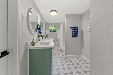 House in Tampa, Florida 2 bedrooms, 86.58 sq.m. № 2230437 - photo 14