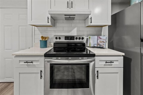 House in Tampa, Florida 2 bedrooms, 86.58 sq.m. № 2230437 - photo 8