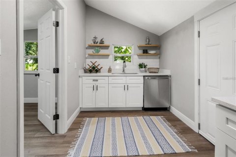 House in Tampa, Florida 2 bedrooms, 86.58 sq.m. № 2230437 - photo 9