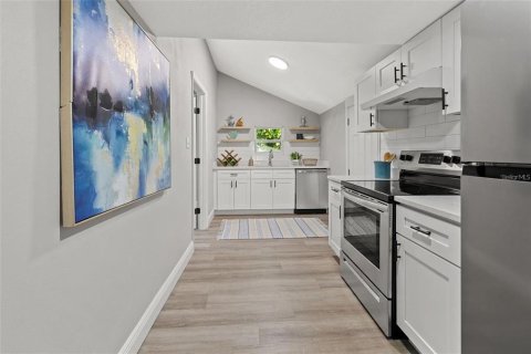 House in Tampa, Florida 2 bedrooms, 86.58 sq.m. № 2230437 - photo 7