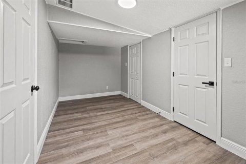 House in Tampa, Florida 2 bedrooms, 86.58 sq.m. № 2230437 - photo 17
