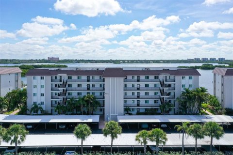 Condo in Sarasota, Florida, 2 bedrooms  № 1266205 - photo 7