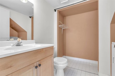 Townhouse in Miami, Florida 2 bedrooms, 120.96 sq.m. № 1983529 - photo 10