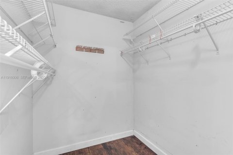 Townhouse in Miami, Florida 2 bedrooms, 120.96 sq.m. № 1983529 - photo 22