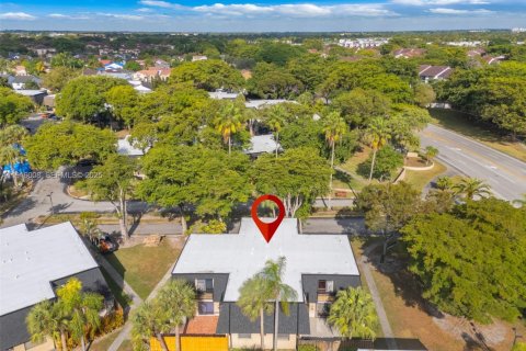 Townhouse in Miami, Florida 2 bedrooms, 120.96 sq.m. № 1983529 - photo 28