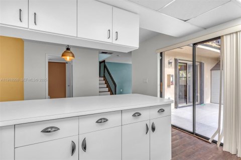 Townhouse in Miami, Florida 2 bedrooms, 120.96 sq.m. № 1983529 - photo 3