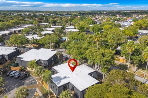 Townhouse in Miami, Florida 2 bedrooms, 120.96 sq.m. № 1983529 - photo 29