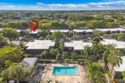 Townhouse in Miami, Florida 2 bedrooms, 120.96 sq.m. № 1983529 - photo 30