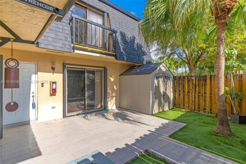 Townhouse in Miami, Florida 2 bedrooms, 120.96 sq.m. № 1983529 - photo 24