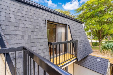 Townhouse in Miami, Florida 2 bedrooms, 120.96 sq.m. № 1983529 - photo 18