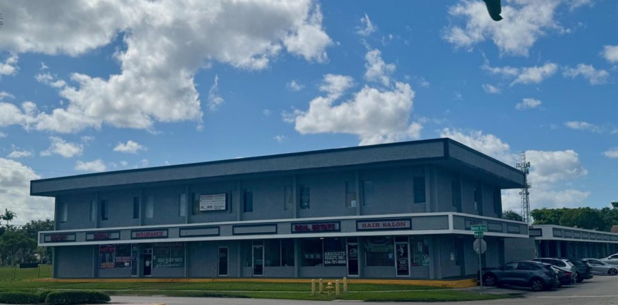Commercial property in Sunrise, Florida № 2081463