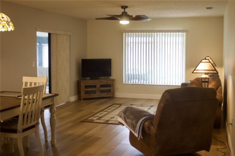 Duplex in Lake Placid, Florida 2 bedrooms, 120.77 sq.m. № 1686877 - photo 2