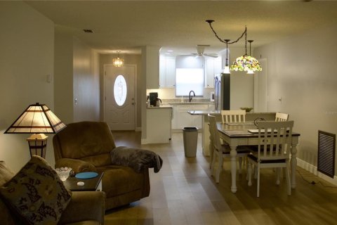 Duplex in Lake Placid, Florida 2 bedrooms, 120.77 sq.m. № 1686877 - photo 3