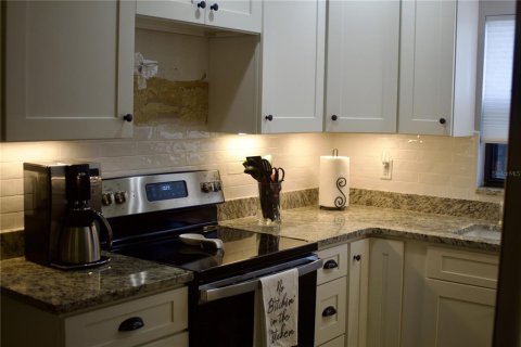 Duplex in Lake Placid, Florida 2 bedrooms, 120.77 sq.m. № 1686877 - photo 8