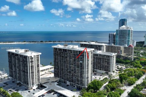 Кондоминиум с 3 спальнями в Майами, Флорида № 2053375