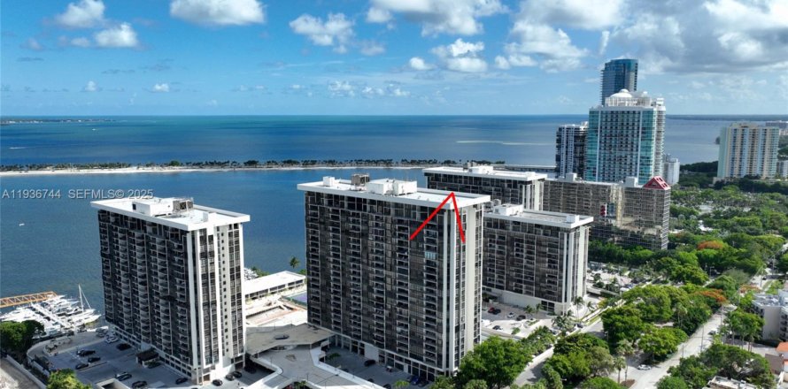 Кондоминиум с 3 спальнями в Майами, Флорида № 2053375