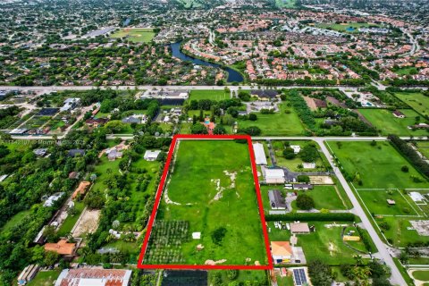 Villa ou maison à vendre à Miami, Floride: 5 chambres № 2023130 - photo 6