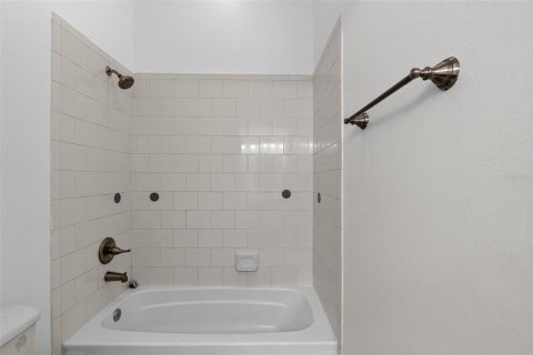 House in Gainesville, Florida 3 bedrooms, 119.94 sq.m. № 2402722 - photo 20