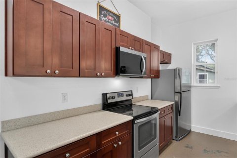 House in Gainesville, Florida 3 bedrooms, 119.94 sq.m. № 2402722 - photo 4