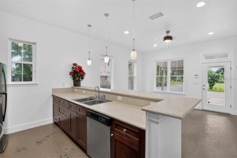House in Gainesville, Florida 3 bedrooms, 119.94 sq.m. № 2402722 - photo 5