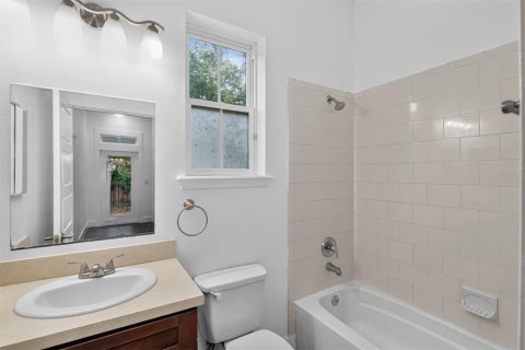 House in Gainesville, Florida 3 bedrooms, 119.94 sq.m. № 2402722 - photo 17