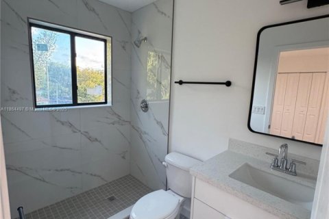 Apartamento en alquiler en Miami, Florida, 3 dormitorios, 83.61 m2 № 1979956 - foto 7