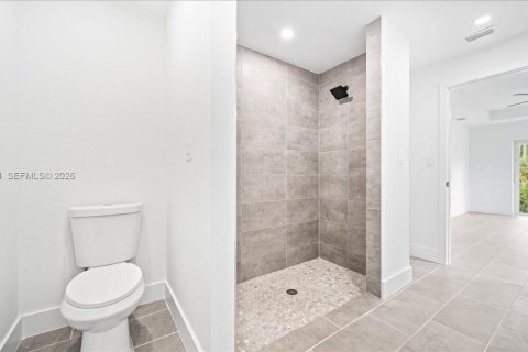 Casa en venta en Cape Coral, Florida, 4 dormitorios № 2003728 - foto 13