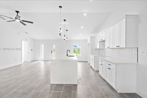 Casa en venta en Cape Coral, Florida, 4 dormitorios № 2003728 - foto 8