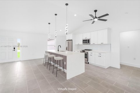 Casa en venta en Cape Coral, Florida, 4 dormitorios № 2003728 - foto 7