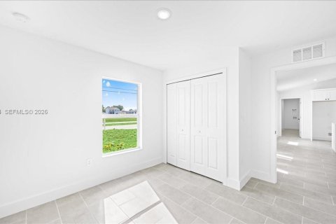 Casa en venta en Cape Coral, Florida, 4 dormitorios № 2003728 - foto 23