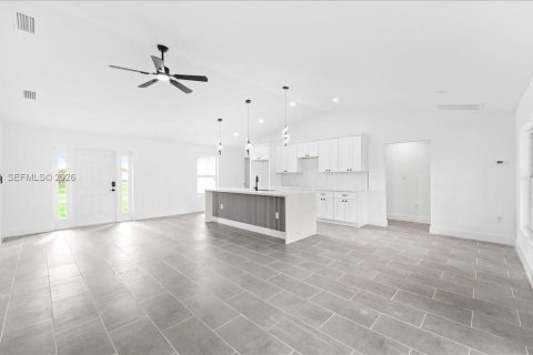 Casa en venta en Cape Coral, Florida, 4 dormitorios № 2003728 - foto 10