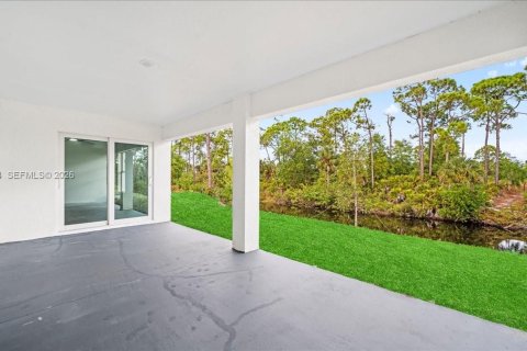 Casa en venta en Cape Coral, Florida, 4 dormitorios № 2003728 - foto 25