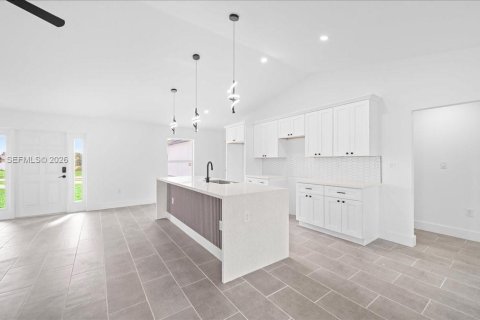 Casa en venta en Cape Coral, Florida, 4 dormitorios № 2003728 - foto 6