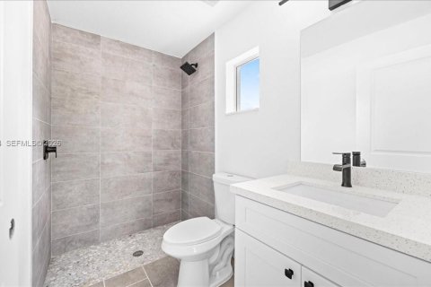 Casa en venta en Cape Coral, Florida, 4 dormitorios № 2003728 - foto 16