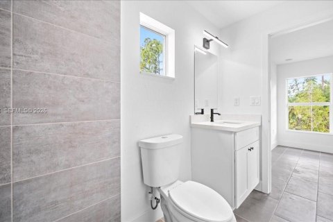 Casa en venta en Cape Coral, Florida, 4 dormitorios № 2003728 - foto 17