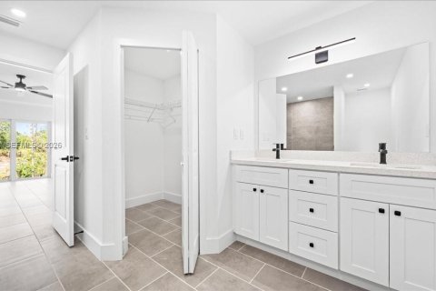 Casa en venta en Cape Coral, Florida, 4 dormitorios № 2003728 - foto 12