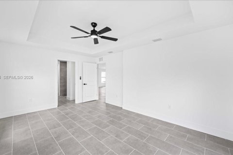 Casa en venta en Cape Coral, Florida, 4 dormitorios № 2003728 - foto 15